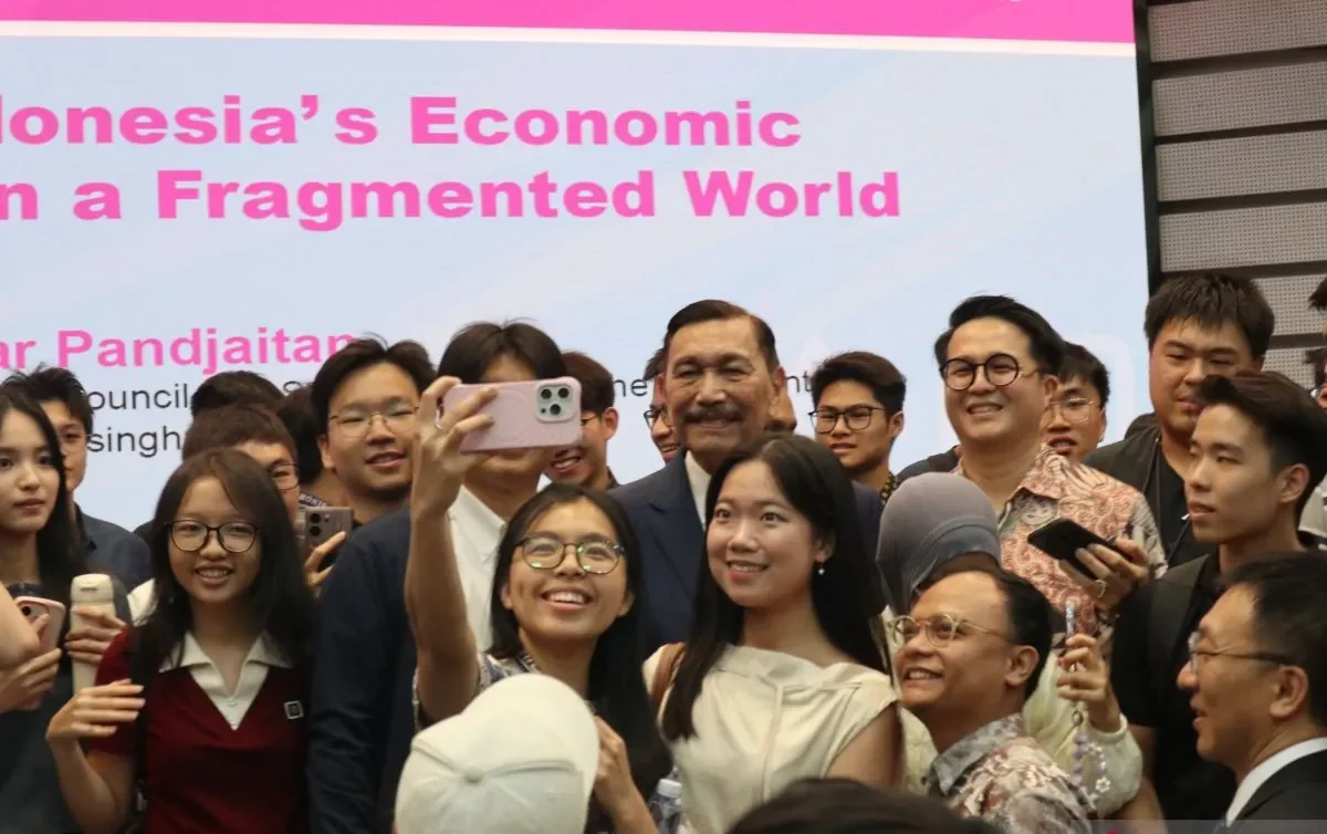Luhut temui pejabat China bahas pembayaran utang Whoosh.